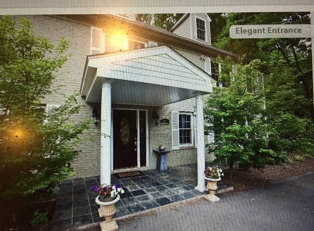 The Oaks Bed & Breakfast Inn and Wellness/Retreat Studio in Bethesda, MD, Hotel in Cabin John