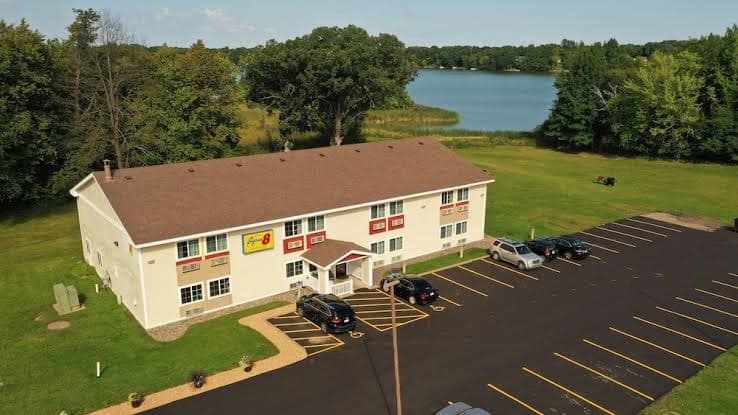 Super 8 by Wyndham Chisago City, Hotel in Chisago City