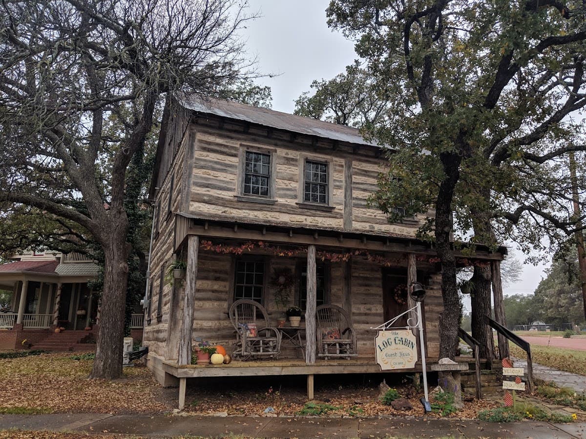 The Log Cabin Guest Haus B&B, Bed & Breakfast in Cisco