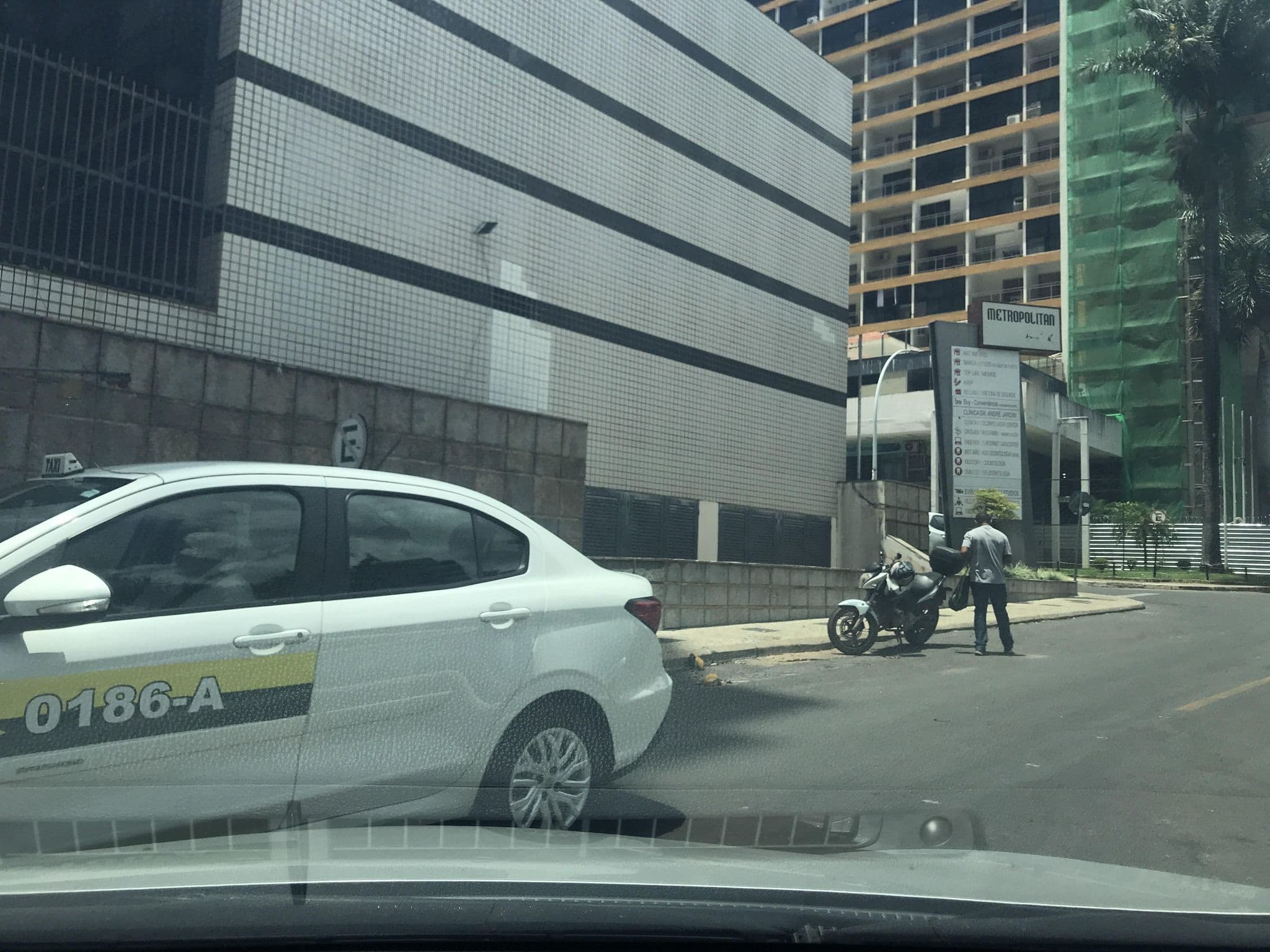 Street view near Metropolitan Flat, Plano Piloto — © wesleygmartins (CC BY-SA · Mapillary)