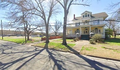 The Redwood Chateau(Hotel), Bed & Breakfast in Corsicana