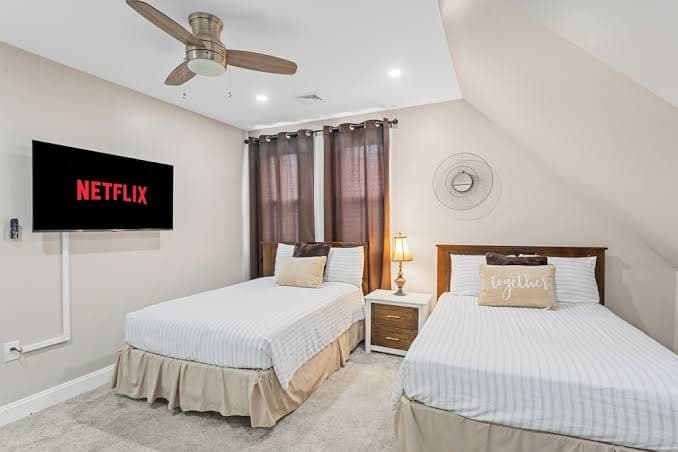 Tudor Lux, Hotel in East Lansdowne