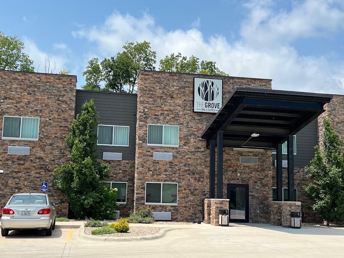 The Grove Inn and Suites, Hotel in Eagle Grove