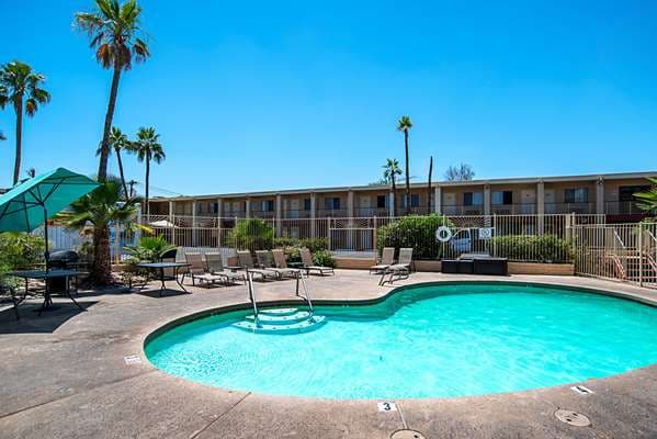 Quality Inn & Suites Phoenix NW - Sun City, Hotel in Youngtown