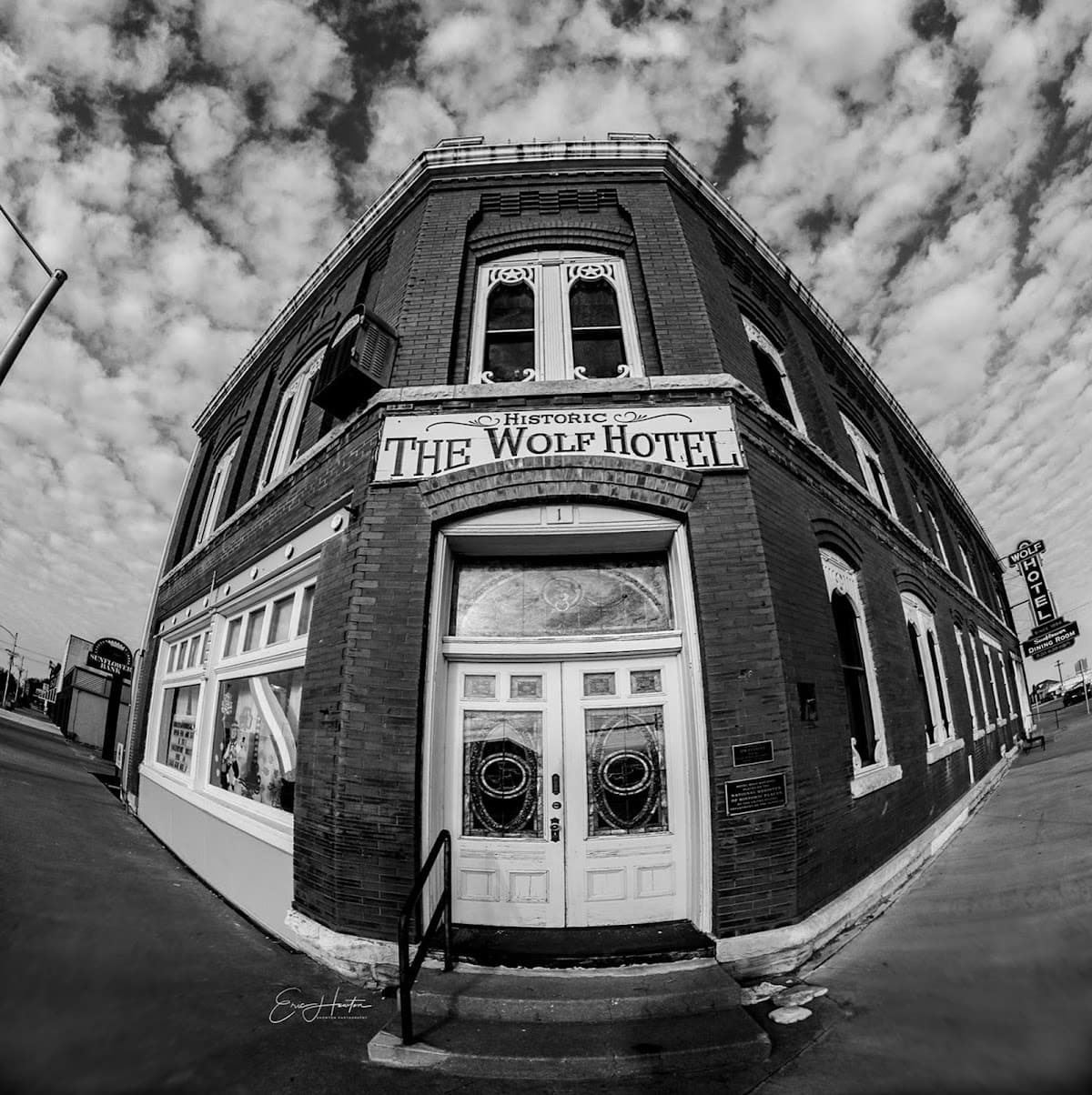 The Historic Wolf Hotel and Events Center, Bed & Breakfast in Ellinwood