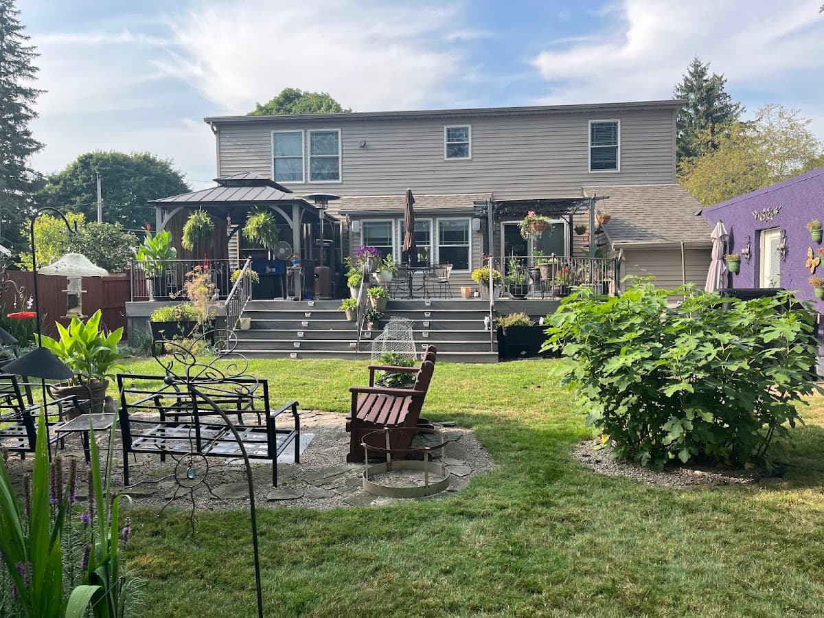 Whispering Woods B & B, Bed & Breakfast in Elma Center