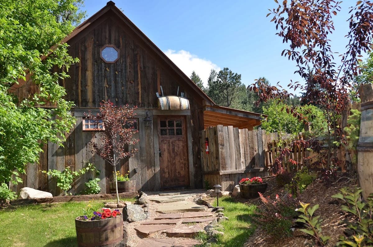 The Cabins At Country Road, Bed & Breakfast in Kittredge