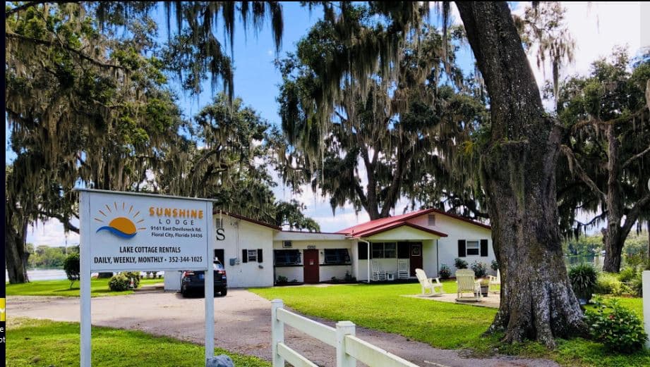 Sunshine Lodge, Lodge in Floral City