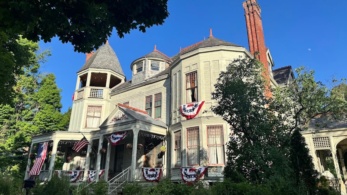 Haslett House, Bed & Breakfast in Fort Plain