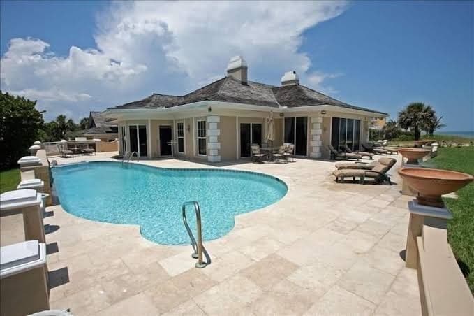 Elegant 5-star hotel right on the beach, Hotel in Indian River Shores