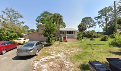 Near Downtown Beach House Apt, Hotel in Goulding