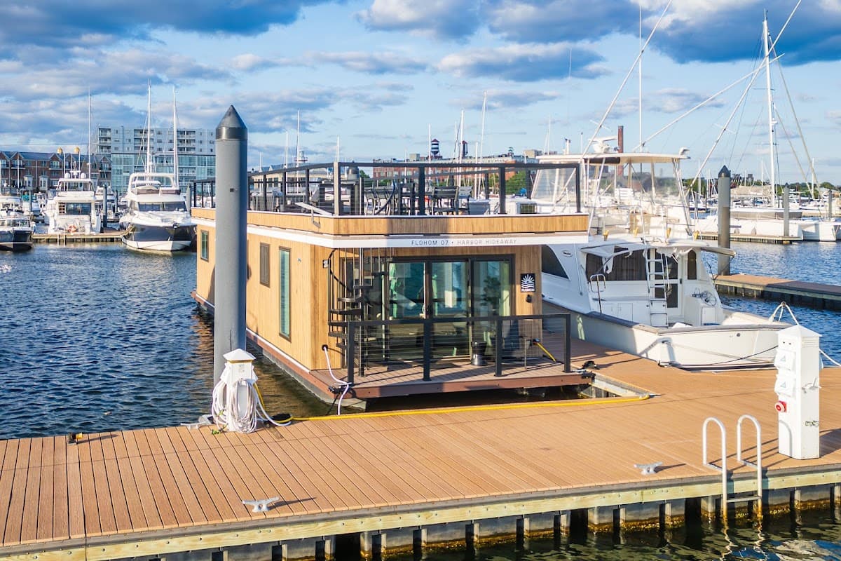 FLOHOM 7 | Harbor Hideaway, Hotel in Highlandtown