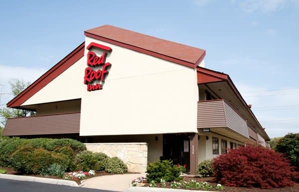 Red Roof PLUS+ & Suites Guilford, Hotel in Guilford