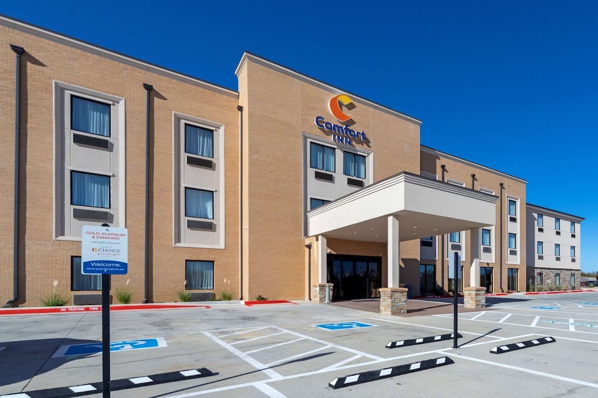 Comfort Inn & Suites Harrah, Hotel in Harrah