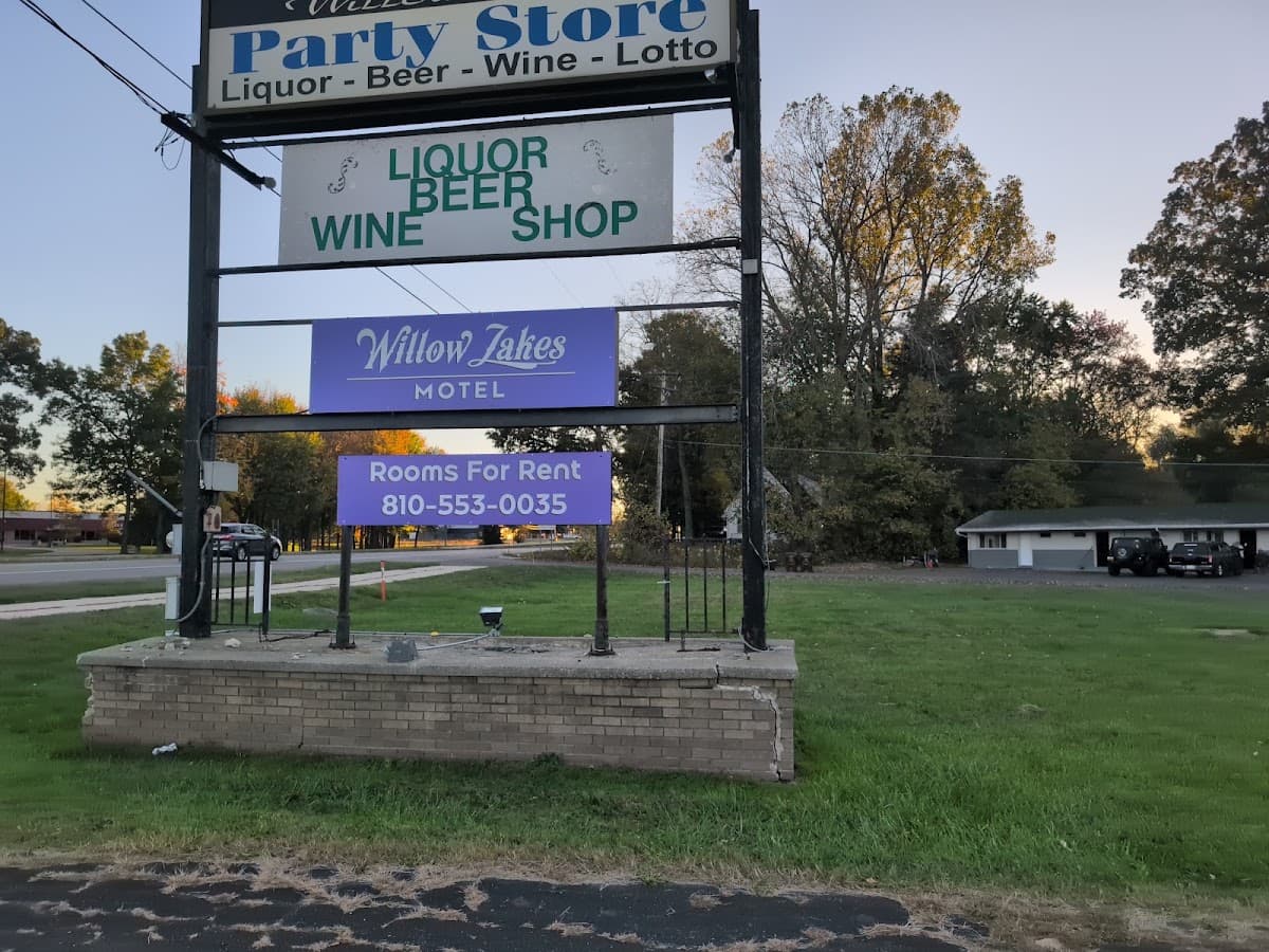Willow Lakes Party Store-Motel, Hotel in Haslett
