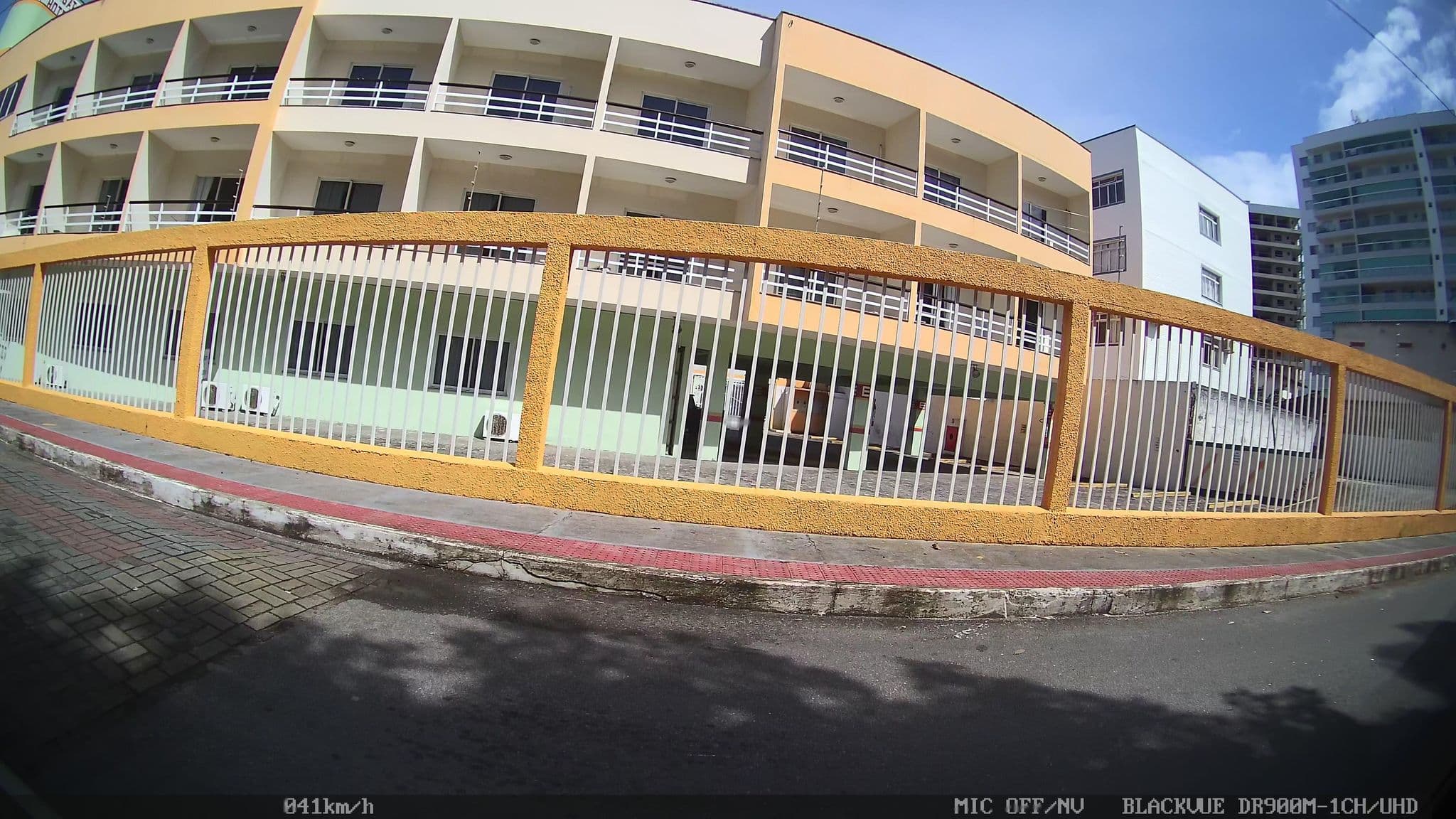 Street view near Fragata Hotel, Guarapari — © kaart_2 (CC BY-SA · Mapillary)
