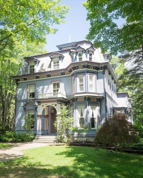 The Bevin House Bed & Breakfast, Hotel in Lake Pocotopaug