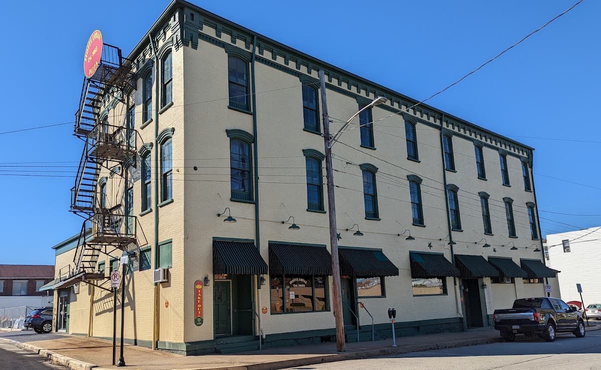 Hotel Loyal Pizza, Hotel in Latrobe