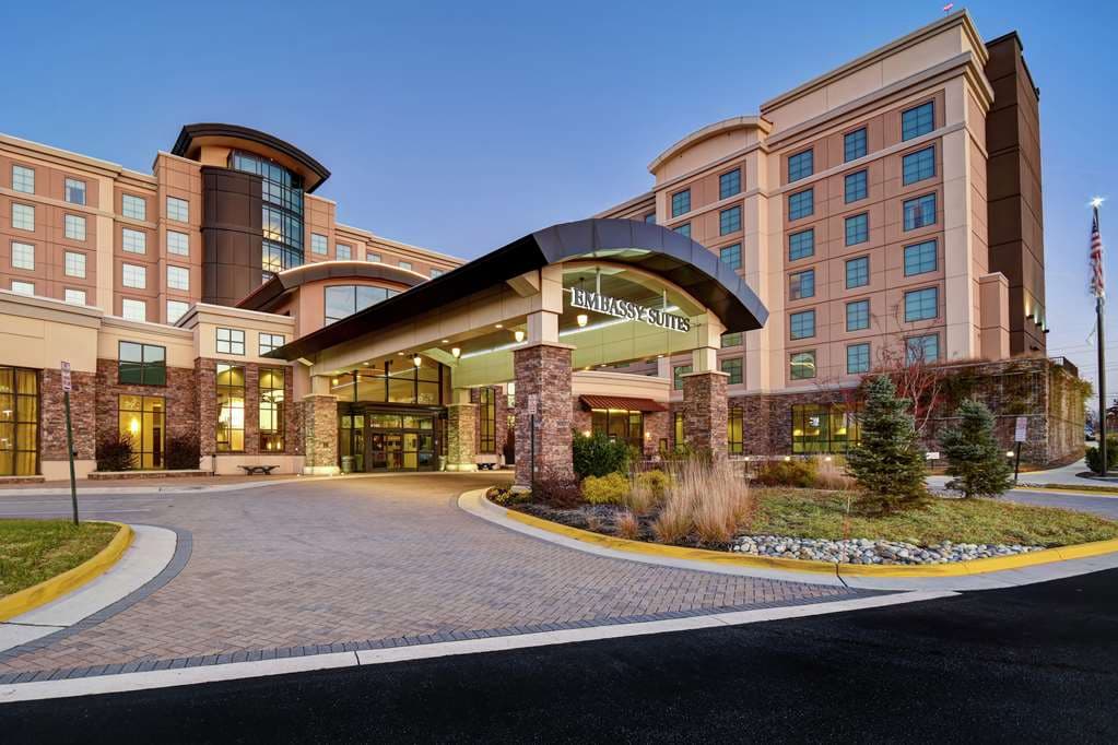 Embassy Suites by Hilton Springfield, Hotel in Hayfield