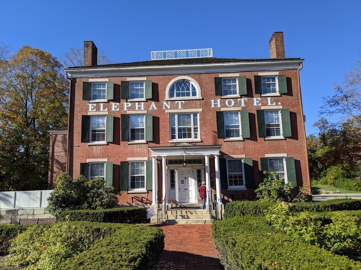 Elephant Hotel, Hotel in Heritage Hills