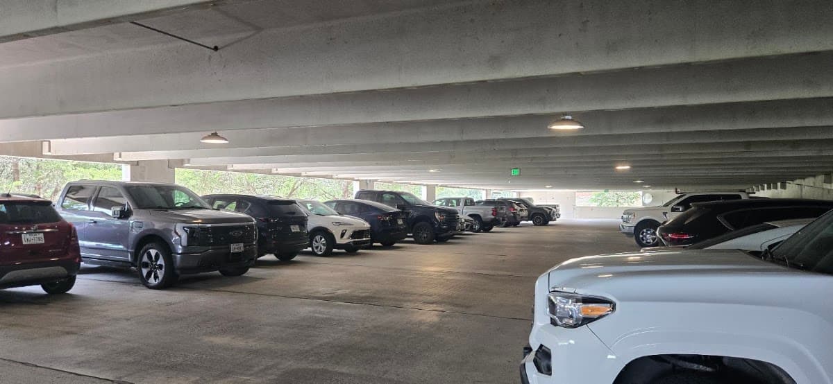 Omni Barton Creek parking garage, Hotel in Lost Creek