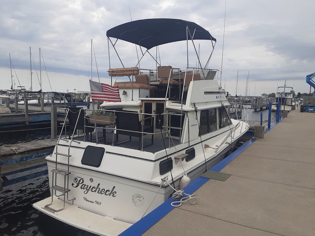 BOAT LODGING RENTAL, Hotel in Menominee