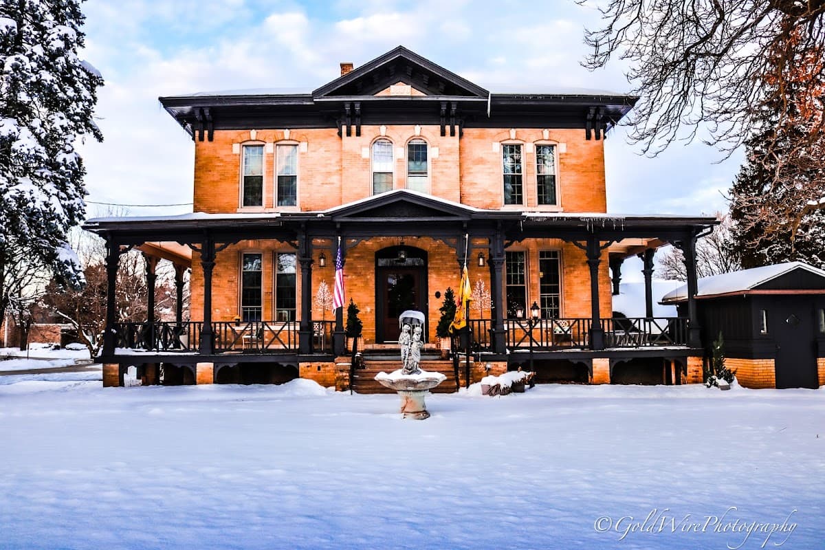The Highland Heron Inn, Hotel in Mayville