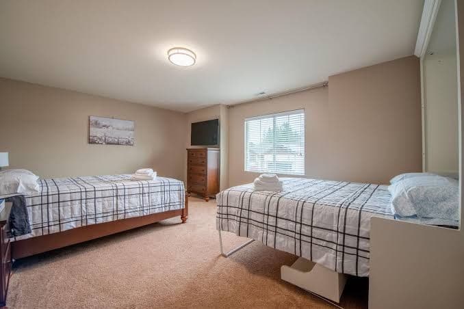 Bonney Lake House INN W/Jacuzzi and Centralized AC, Hotel in Bonney Lake