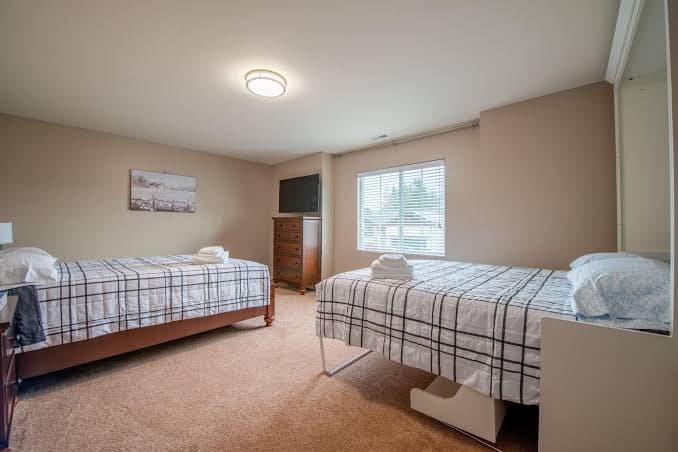Bonney Lake House INN W/Jacuzzi and Centralized AC, Hotel in Bonney Lake