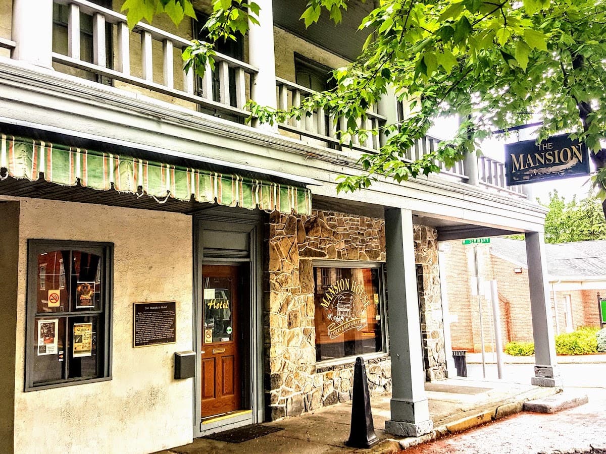 Stoner's Mansion House Tavern & Hotel, Hotel in Mercersburg