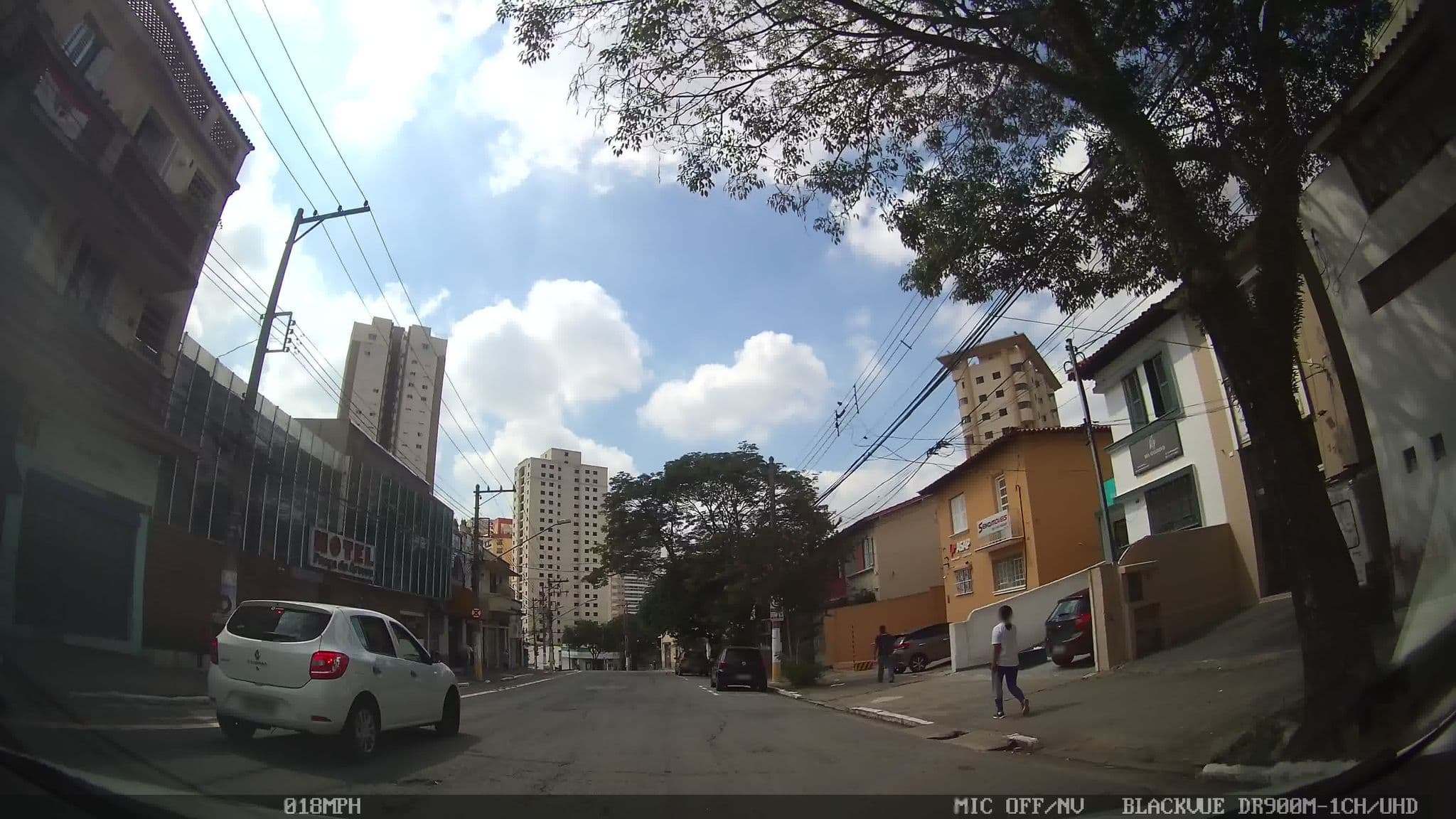 Street view near Hotel Praça da Árvore, Bosque Saúde — © kaart_4 (CC BY-SA · Mapillary)