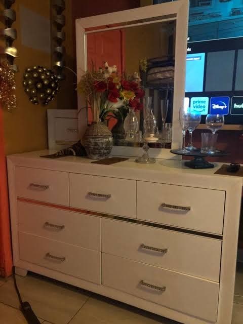 Moise’ Motel - Family Room With Shared Bathroom, Motel in North Miami