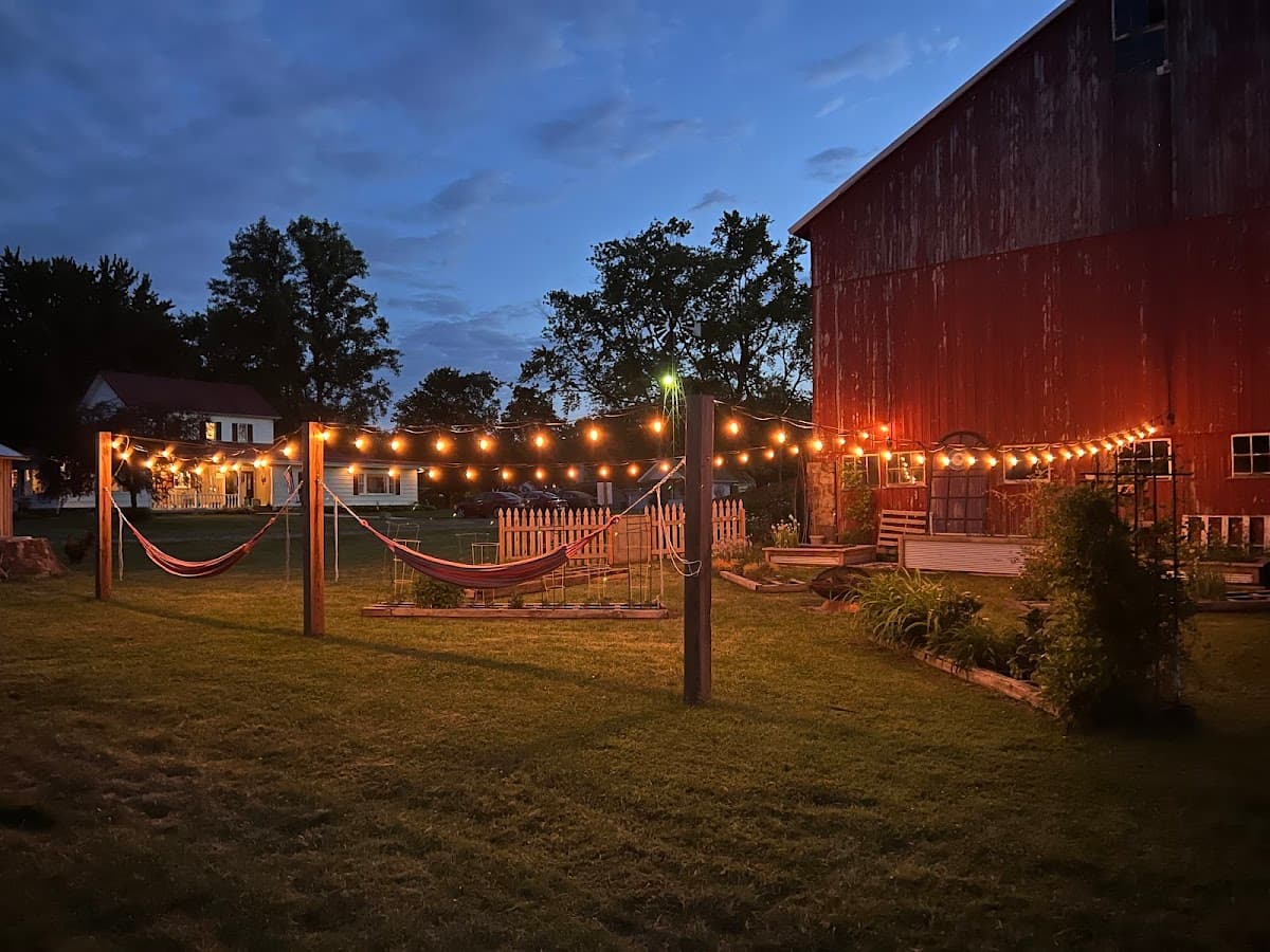 The FarmHouse Inn, Hotel in Nappanee