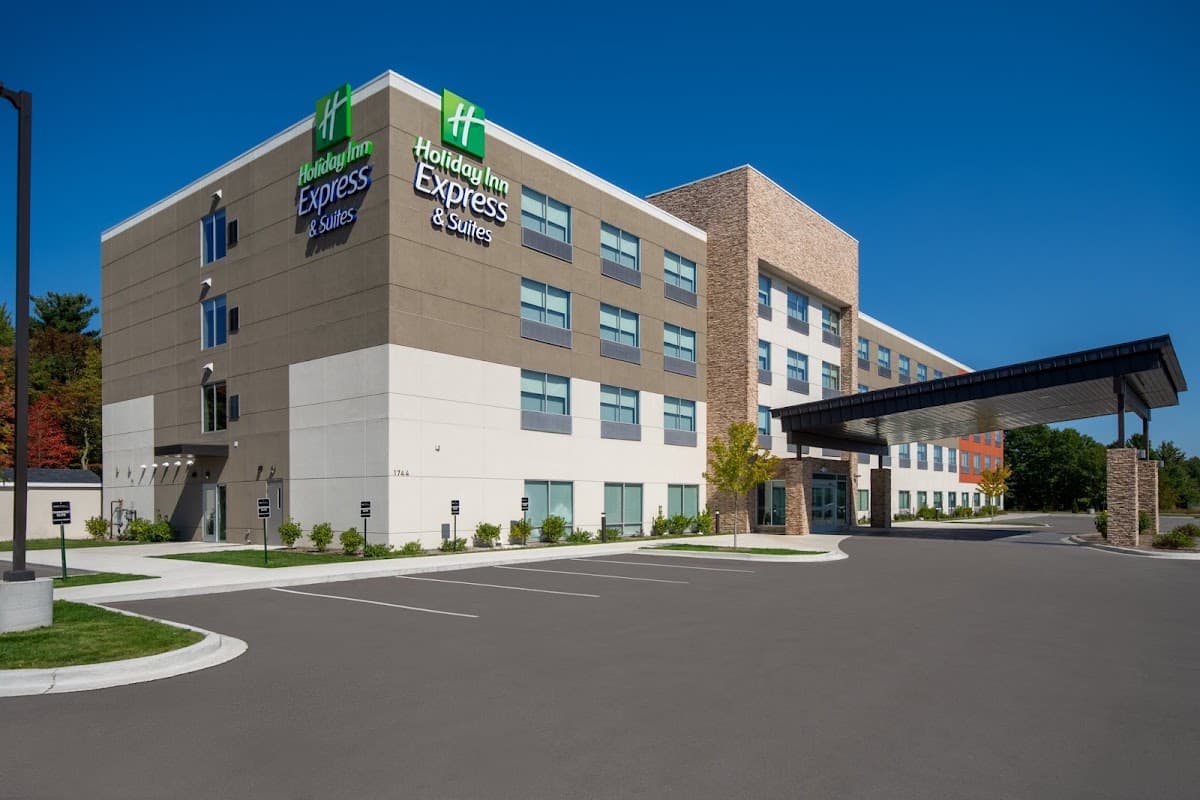 Holiday Inn Express & Suites Muskegon - Grand Haven by IHG, Hotel in Fruitport