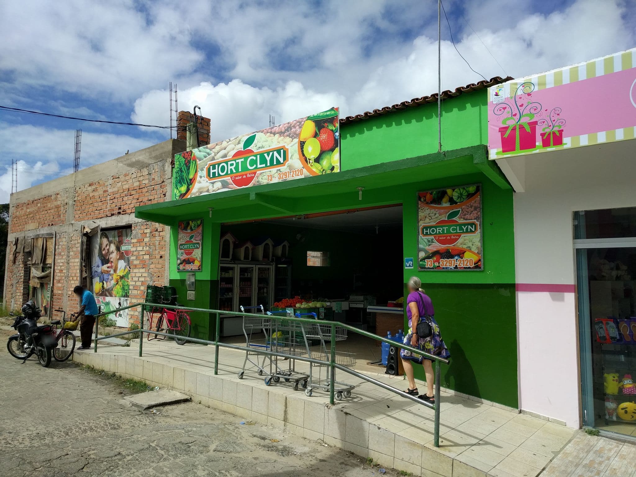Street view near Pousada dos Navegantes, Caravelas — © janvanbekkum (CC BY-SA · Mapillary)