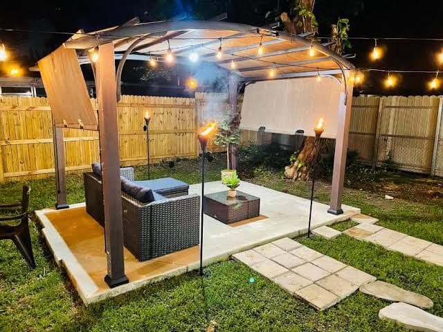 Cozy Cute House By Guitar Hotel - Two-Bedroom House, Hotel in West Park