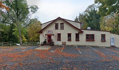 Dean Casmirri's Colonial Inn, Hotel in Penndel