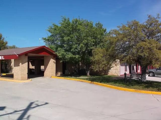 Four Horsemen HOTEL, Hotel in Pilot Point