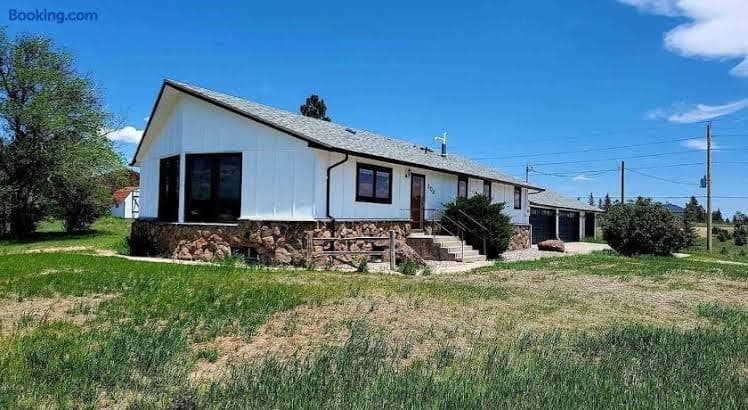Laughlin Acres Retreat - Entire Place, Holiday Home in Ranchettes