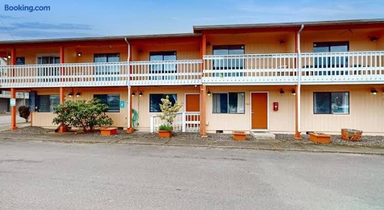 Sea Treasures Inn 101 - Entire Place, Holiday Home in Rockaway Beach