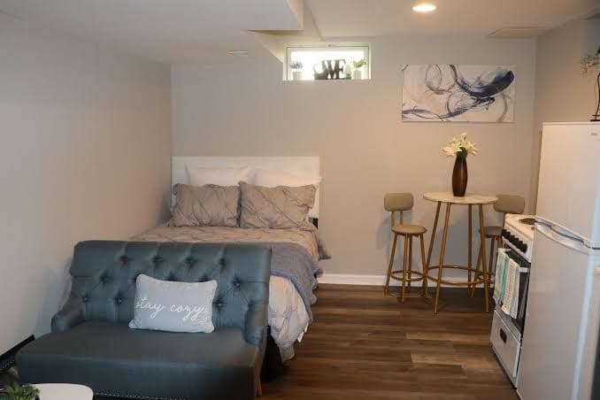 A cozy short-term lower level rental in quiet area of Baltimore City, Hotel in Rosemont East