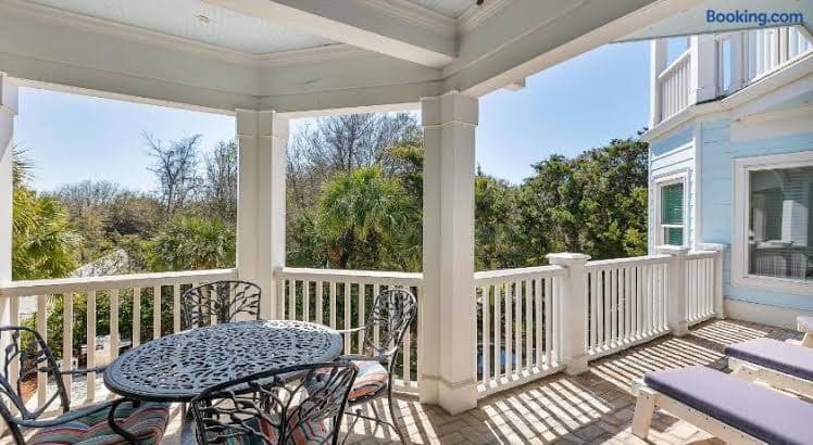 4205 Ninth Street - Entire Place, Holiday Home in Saint Simons Island