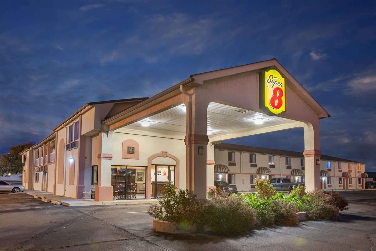 Super 8 by Wyndham Sallisaw, Hotel in Sallisaw