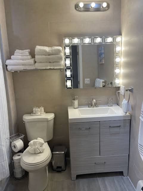 Luxury Apartment 2 Bedroom 1 Bathroom Private entrance, Hotel in Wakefield