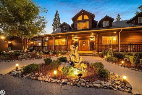Prospector's Paradise, Lodge in Cedar Ridge