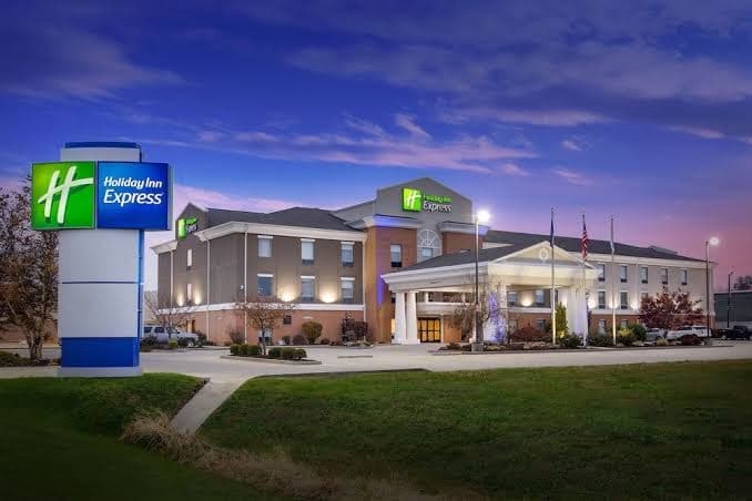 Holiday Inn Express Vincennes by IHG - Suite, 1 King Bed, Hotel in Vincennes