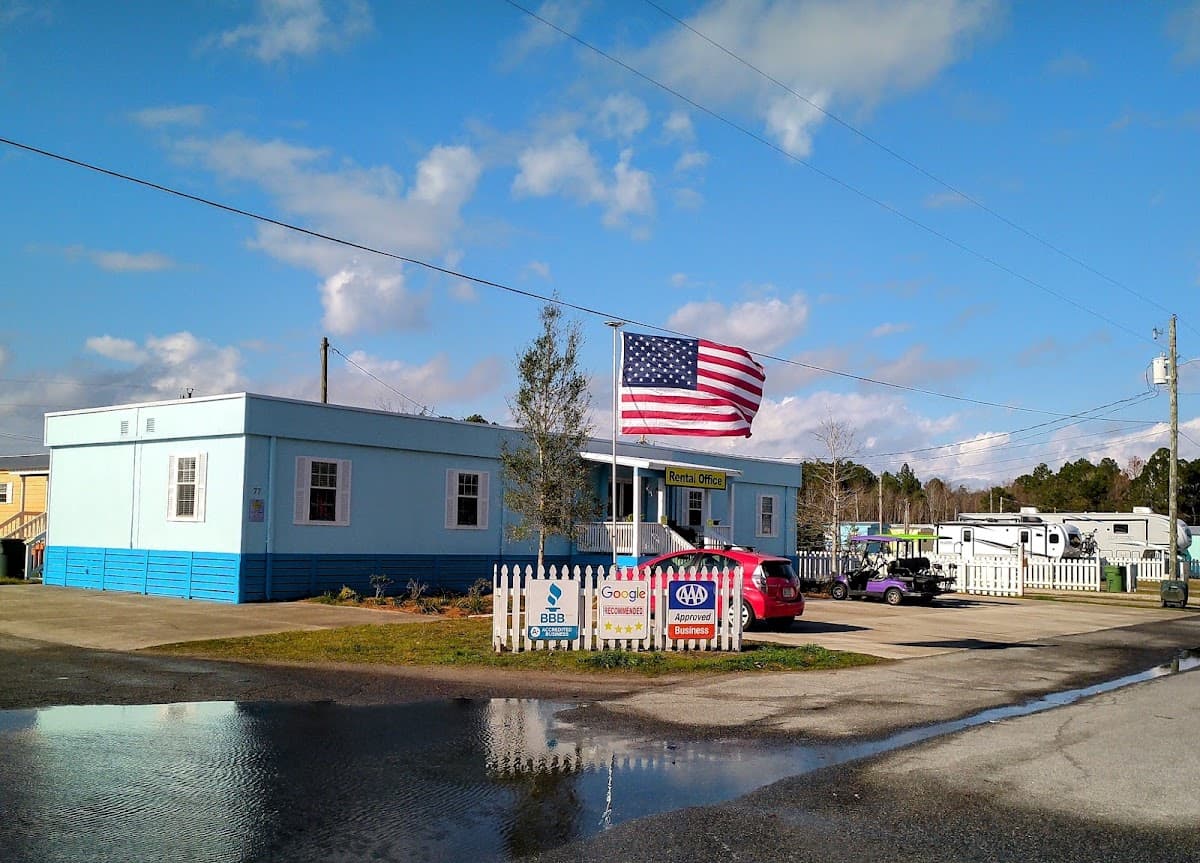 Happy Acres / Happy Campers / Happy Inn & Suites, Motel in Walthourville