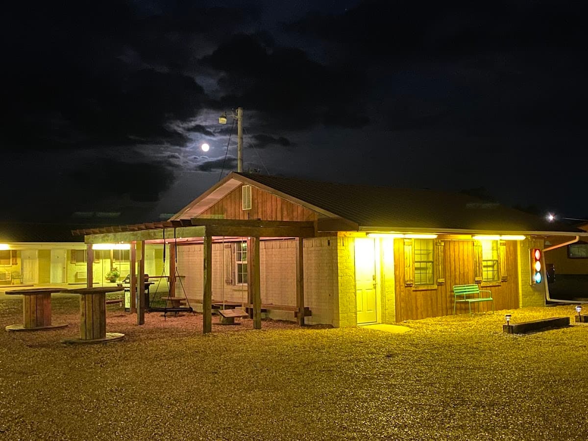 Ambassadors Inn & RV Park, Hotel in Warner