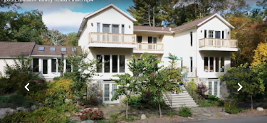 KJ Tuckers Bed & Breakfast, LLC, Bed & Breakfast in Willimantic