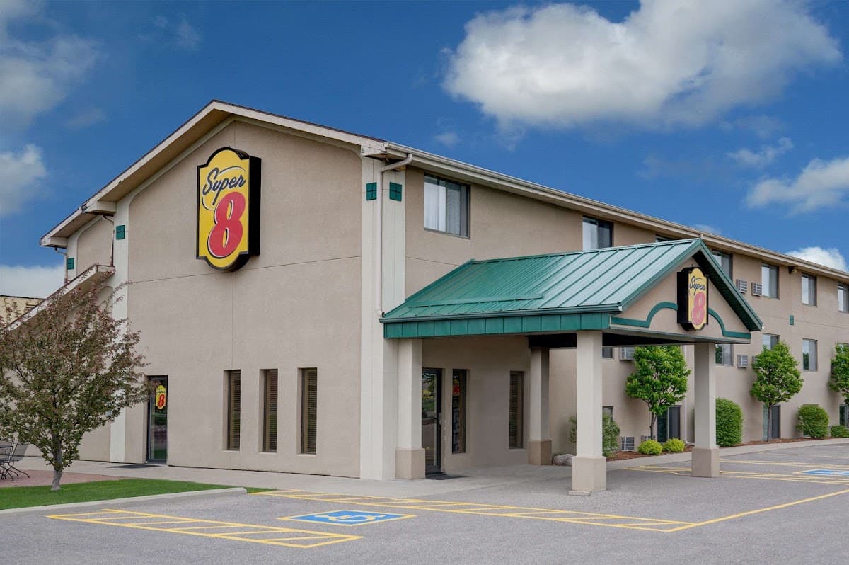 Super 8 by Wyndham Willmar, Hotel in Willmar